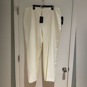 NWT Winter white plus size dress pants by Le Suit